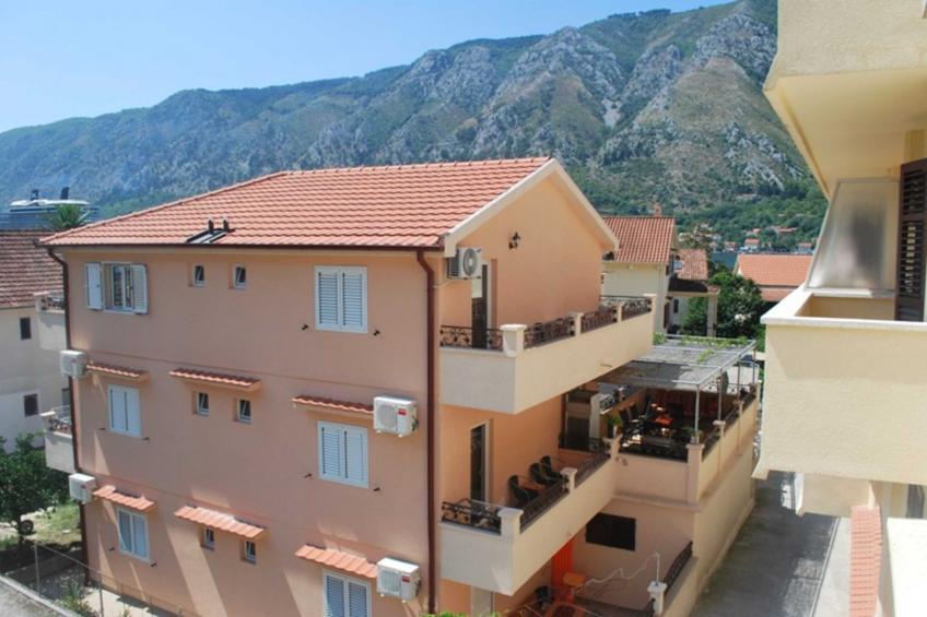 Chic & Sleek Apartments in Kotor - Deluxe Top Floor Apartment with Balcony and Sea View (6) - foto 6