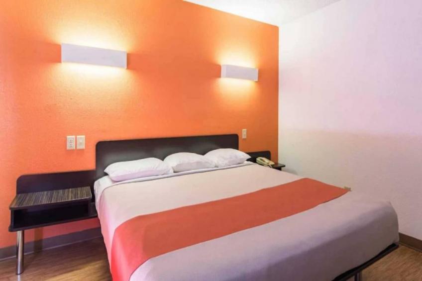 1 Queen Bed  Non-Smoking - foto 4