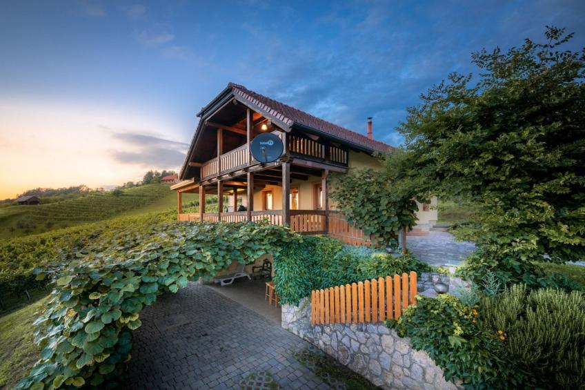 Vivid Hillside Country House with Hot-Tub and Sauna - Two Bedroom Country House - foto 41