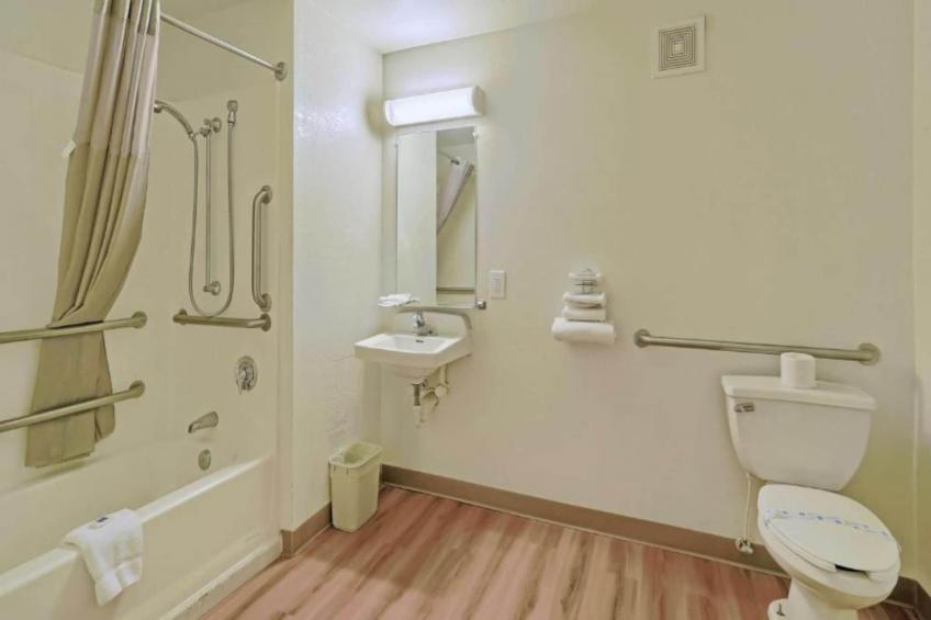 2 FULL BEDS  MOBILITY ACCESSIBLE TUB NSMK - foto 3
