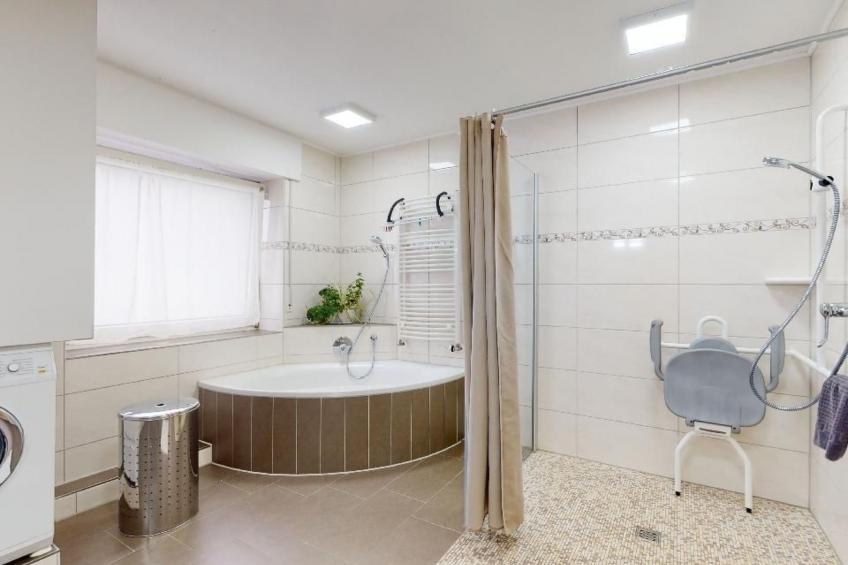 Helle Familienfreundliche Barrierefreie Wohnung - foto 15