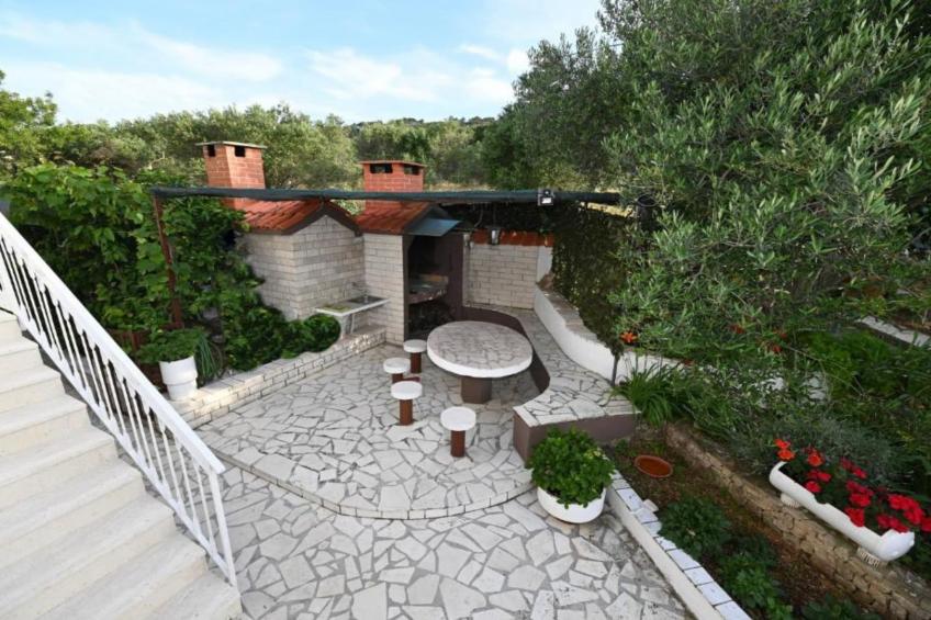 Apartments Mihovilović - 50 m from beach - Two Bedroom Apartment with Balcony and Sea View (A2) - foto 12