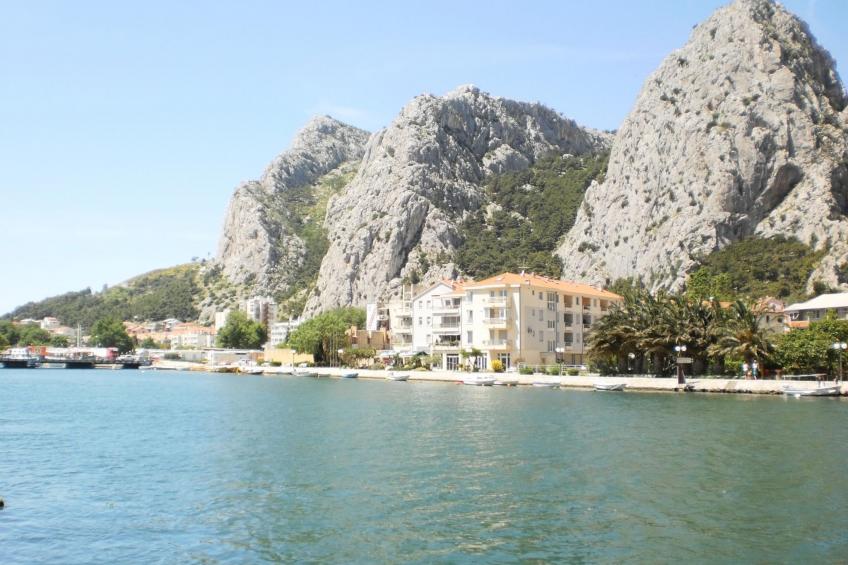 Moderne Ferienwohnung in Omiš mit Terrasse und Garten - foto 28