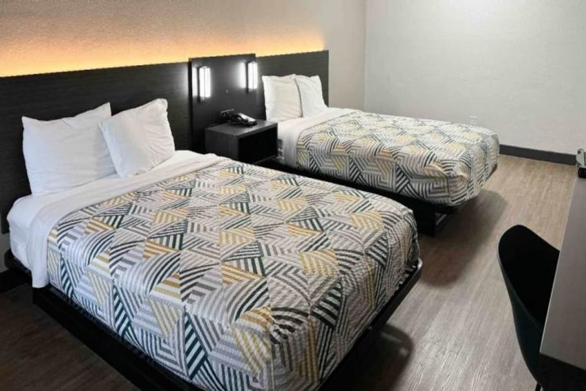 2 Full Beds  Non-Smoking Micfridge - foto 2