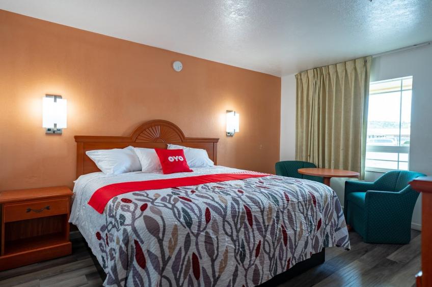 Premium Queen Bed with Kitchenette - foto 14