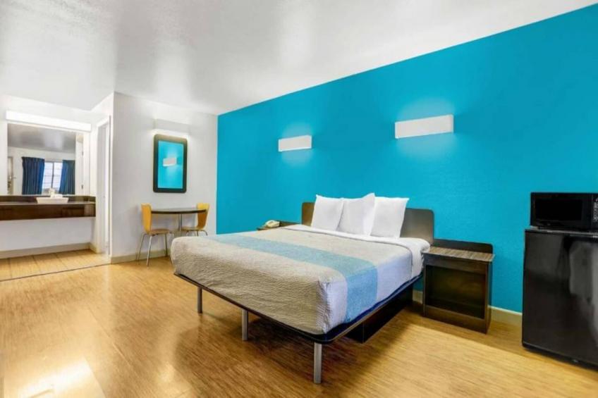 1 King Bed  Non-Smoking - foto 13