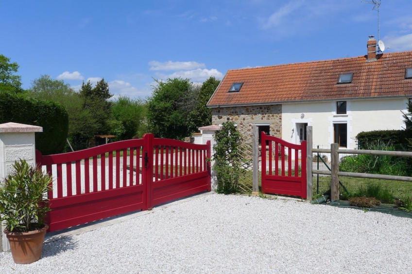 in Vesly mit Beheiztem gemeinsamem Pool