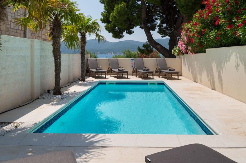 Suartini Viganj mit einem Pool - foto 41