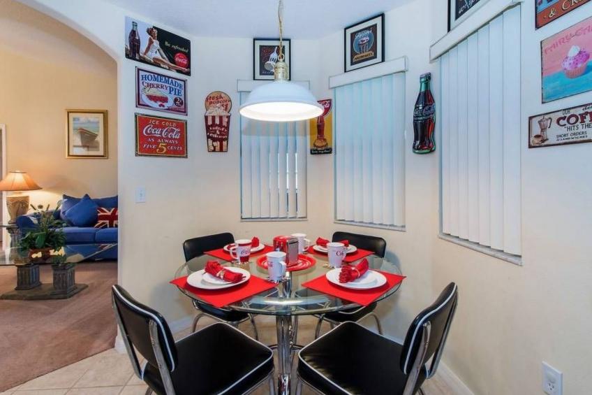 Sonniger Privatpool mit freistehendem Whirlpool und Filmraum - foto 7