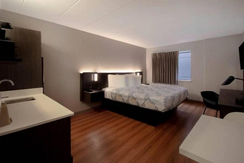 1 King Bed  Micfridge - foto 14