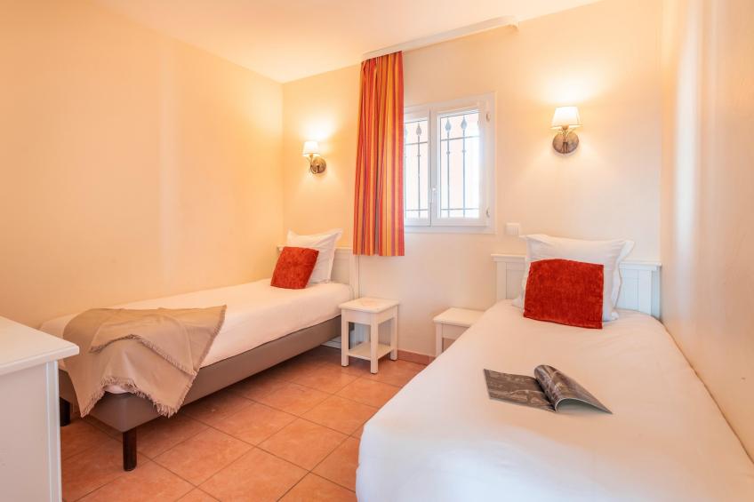 Pierre & Vacances Village Pont Royal en Provence Apartment 8 people - 2 bedrooms + 1 sleeping alcove - Balcony - foto 11