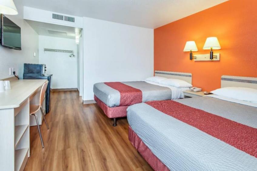1 King Bed  Non-Smoking - foto 12