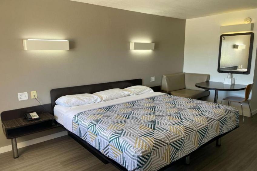 1 King Bed  Mobility Accessible Tub Nsmk - foto 20