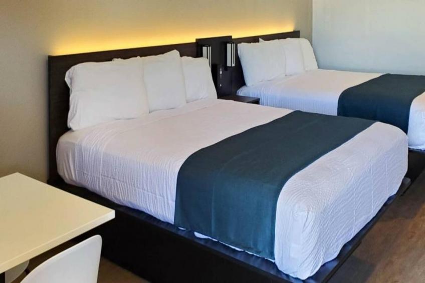 2 Queen Beds  Non-Smoking Mini Fridge - foto 5