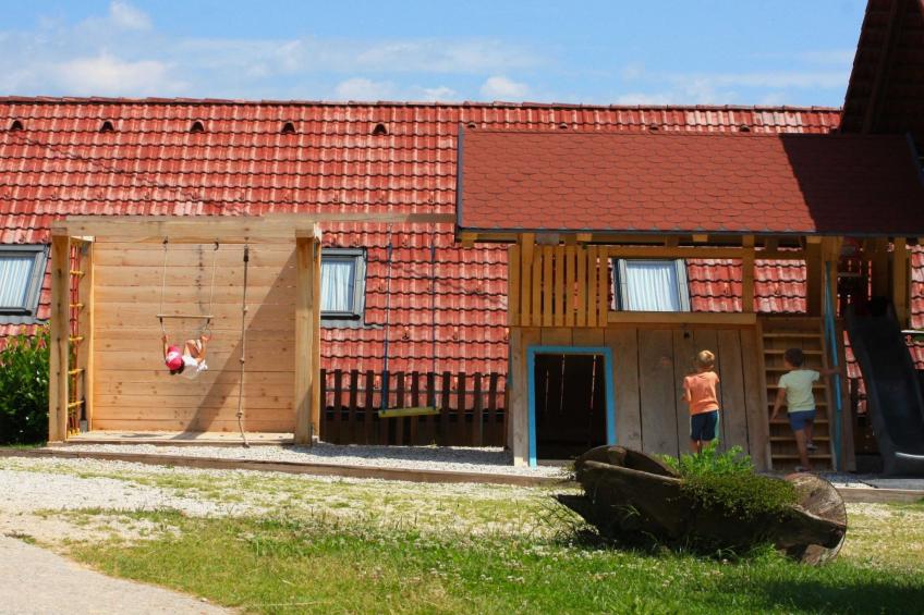 Zevnik Quiet Retreat with Stunning Views and Equestrian Activities - Triple Room with Private  Bathroom - foto 20