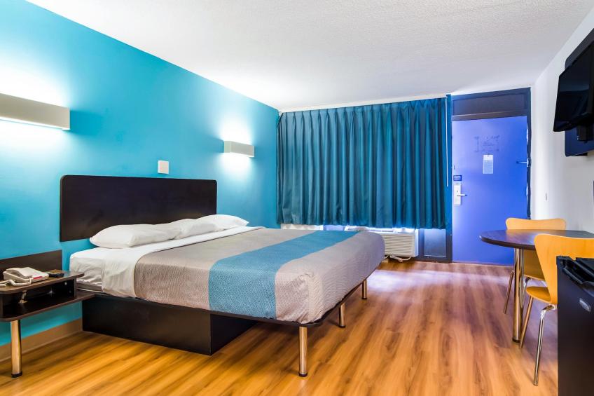1 King Bed  Non-Smoking Micfridge - foto 18