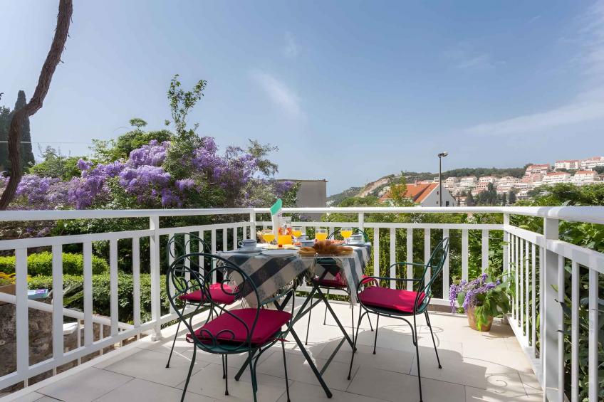 Holiday apartment with terrace 150 meters from the beach - BF-J4J48