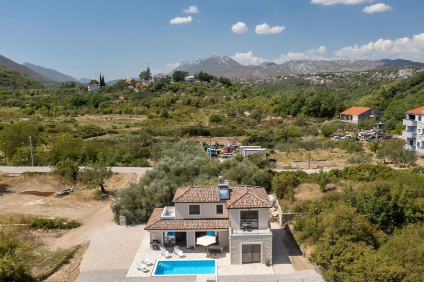 Alleinstehende Villa Slime mit Pool und Garten - foto 17