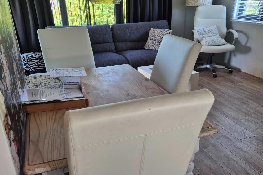 Knus chalet In een rustige omgeving met vijver - foto 8