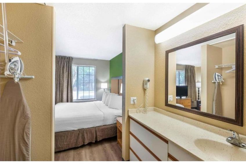 1 King Bed | Non-Smoking, Kitchen - foto 35