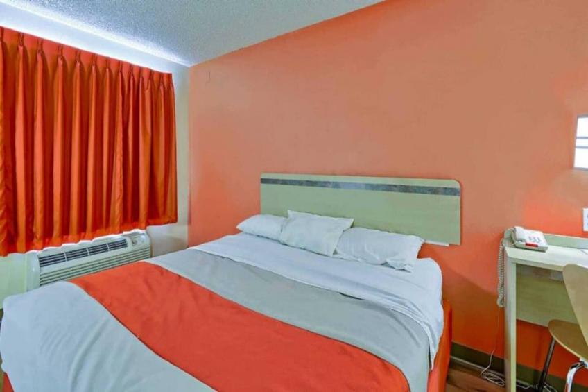 1 King Bed  Non-Smoking - foto 7