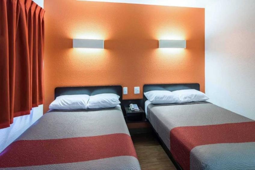 2 Full Beds  Smoking - foto 14