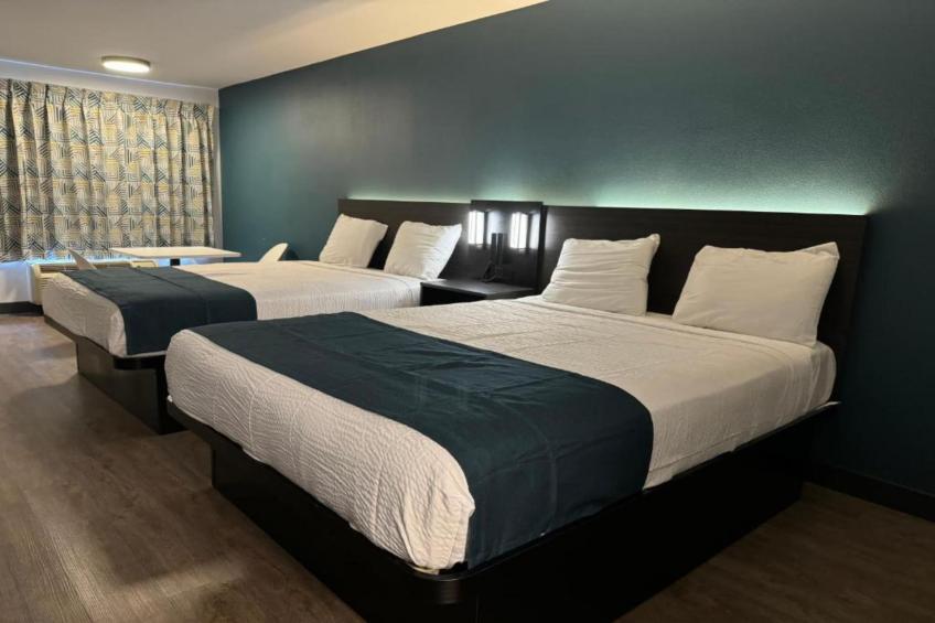 2 Queen Beds  Non-Smoking Micfridge - foto 8
