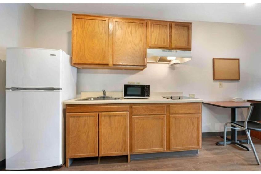 1 Full Bed | Non-Smoking, Kitchen - foto 3