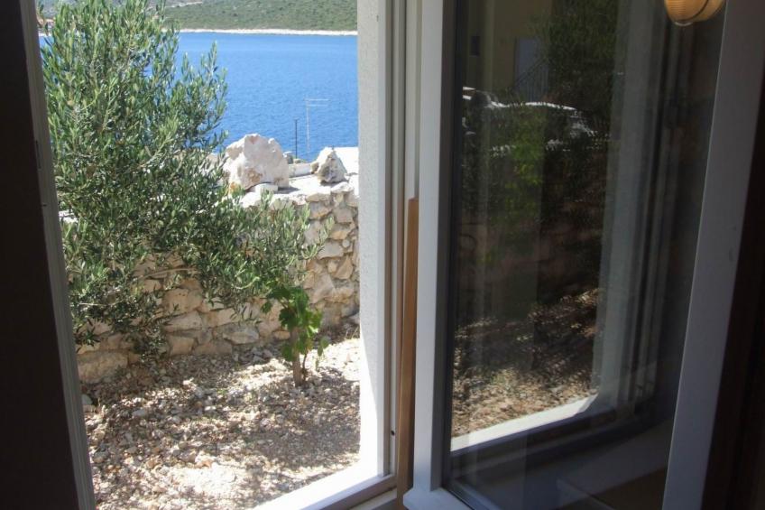 Kleines Steinhaus mit Blick auf das Wasser - foto 33