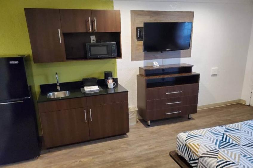 2 Queen Beds  Non-Smoking Kitchen - foto 37