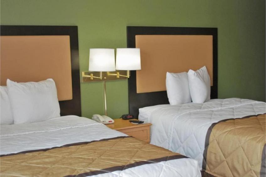 2 Queen Beds  Non-Smoking Kitchen - foto 19