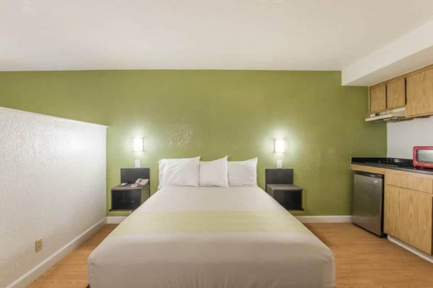 1 Queen Bed  Non-Smoking - foto 9