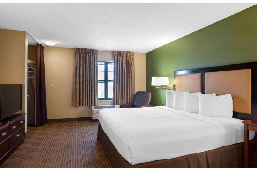 1 Queen Bed | Non-Smoking, Kitchen - foto 25