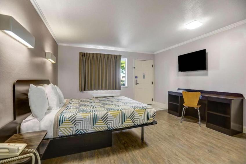 1 King Bed  Non-Smoking - foto 13
