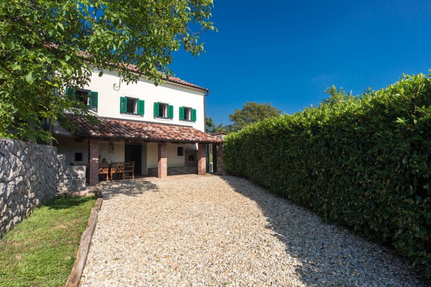 Haus mit modernem Interieur und einer alten Taverne - foto 33