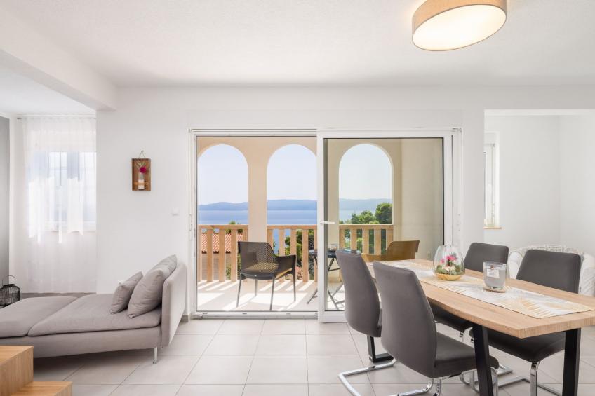 Moderne, helle Ferienwohnung mit Meerblick