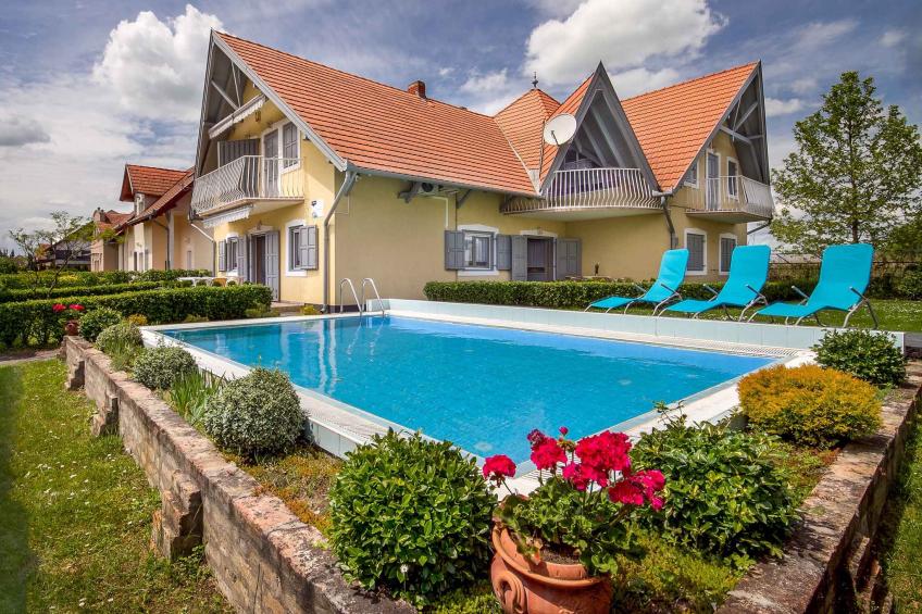 Holiday apartment 50 m from Lake Balaton with pool - BF-82FT