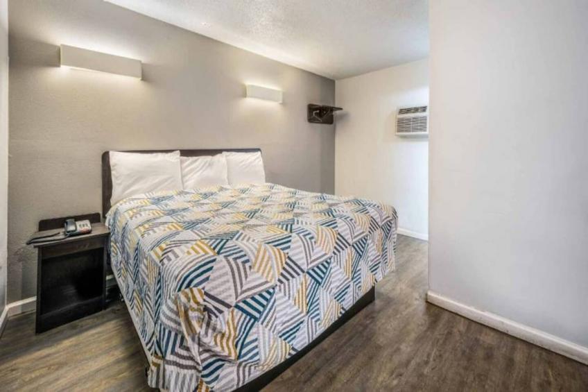 1 Full Bed  Mobility Access RI Shwr Nsmk - foto 12