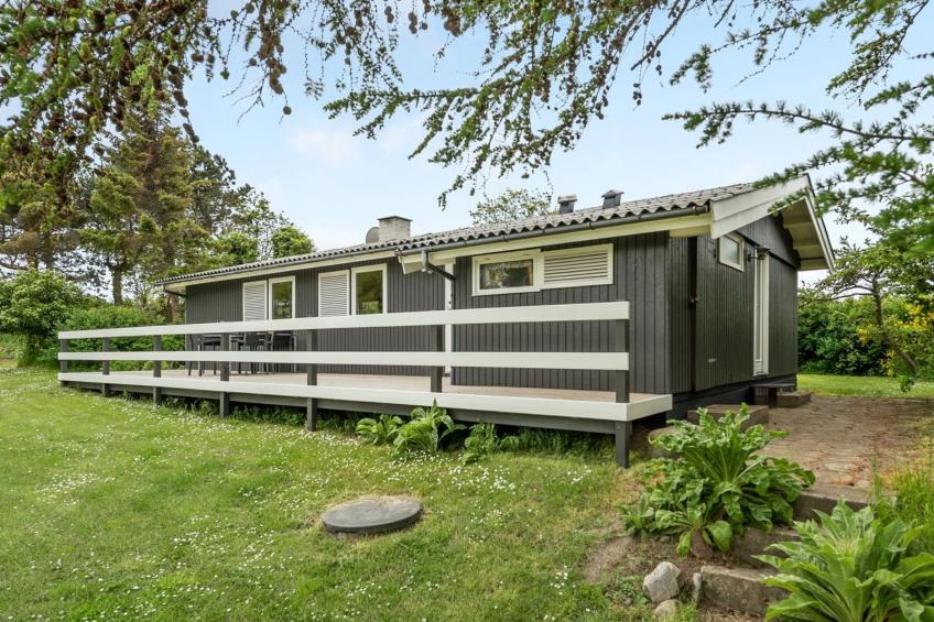 "Jenny" - 140m from the sea