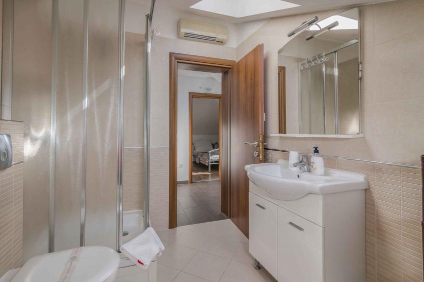 Vakantiewoning in het centrum van Njivice - BF-RR6CY - foto 18