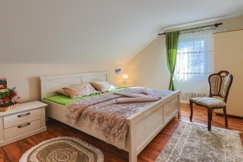 Charming Kotor Bay Retreat Just Steps from the Beach - Two Bedroom Apartment With Sea View - foto 10