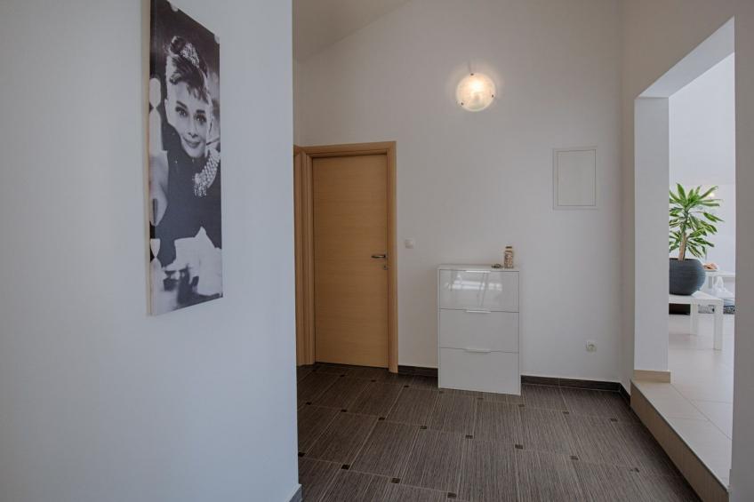 Luxuriöse Villa mit Pool, großem mediterranen Garten und Kinderspielplatz. - foto 18