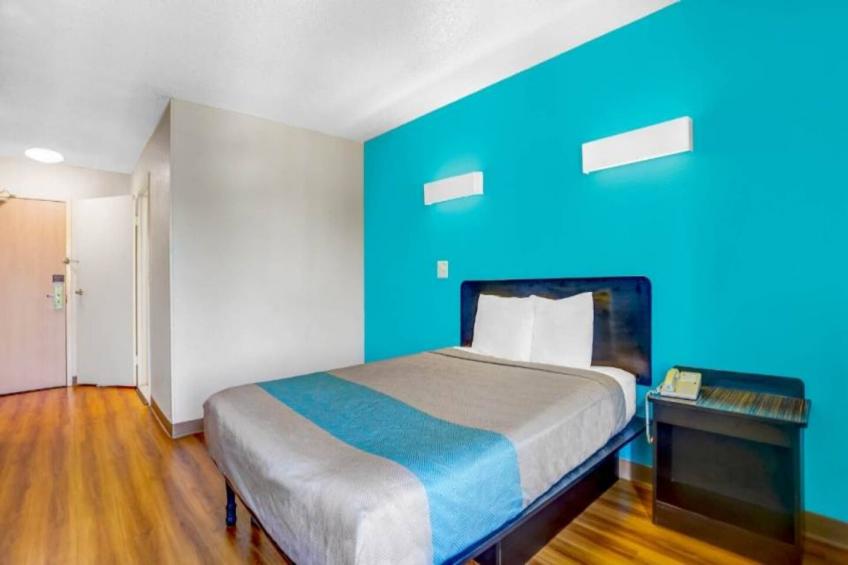 1 Queen Bed  Non-Smoking - foto 10