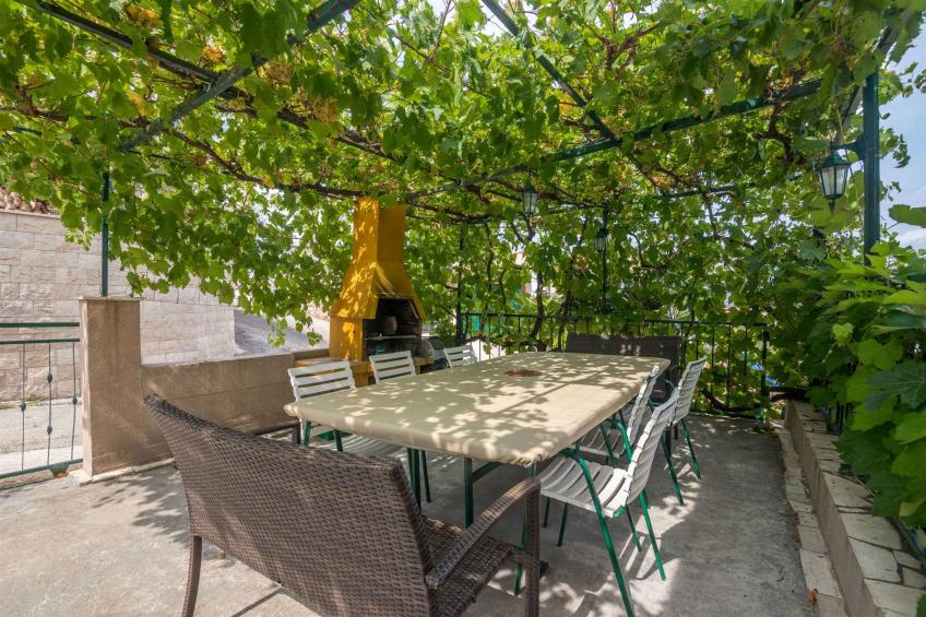 Holiday apartment with air conditioning, terrace and sea view in Slatine - BF-3VNF8 - foto 4