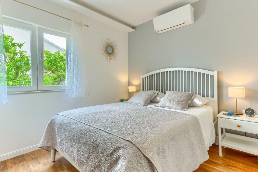 mit Terrasse, Pool und Strandzugang - foto 13