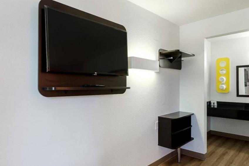 1 King Bed  Non-Smoking Micfridge - foto 4