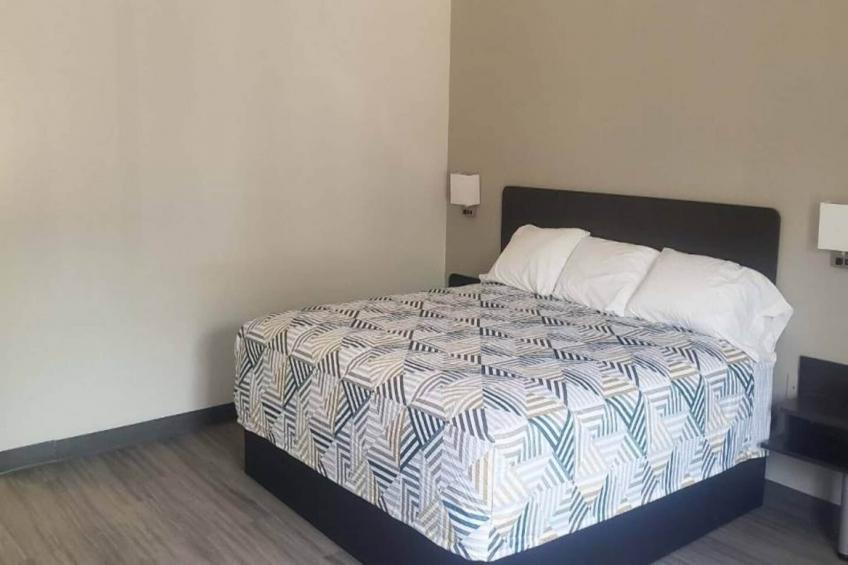 1 Queen Bed  Non-Smoking - foto 8