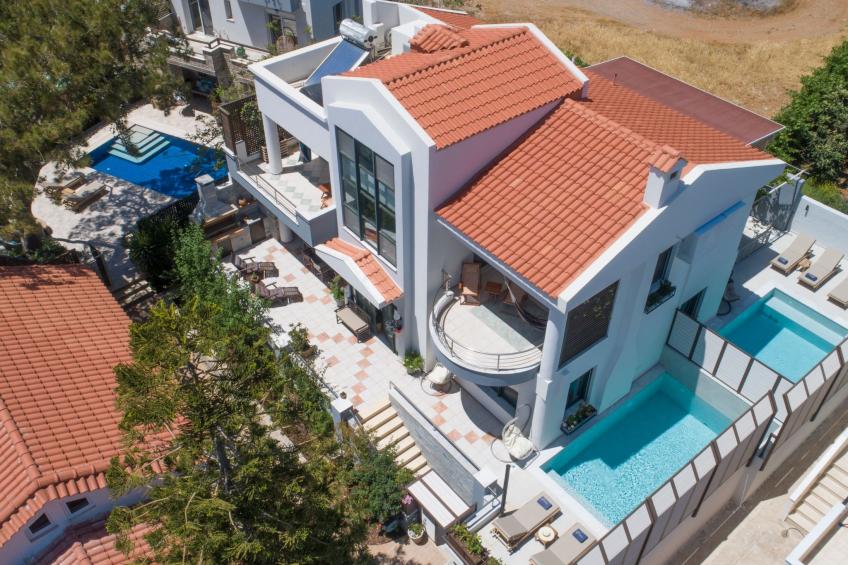 Luxuriöser Villenkomplex mit 14-16 Schlafzimmern in Strandnähe