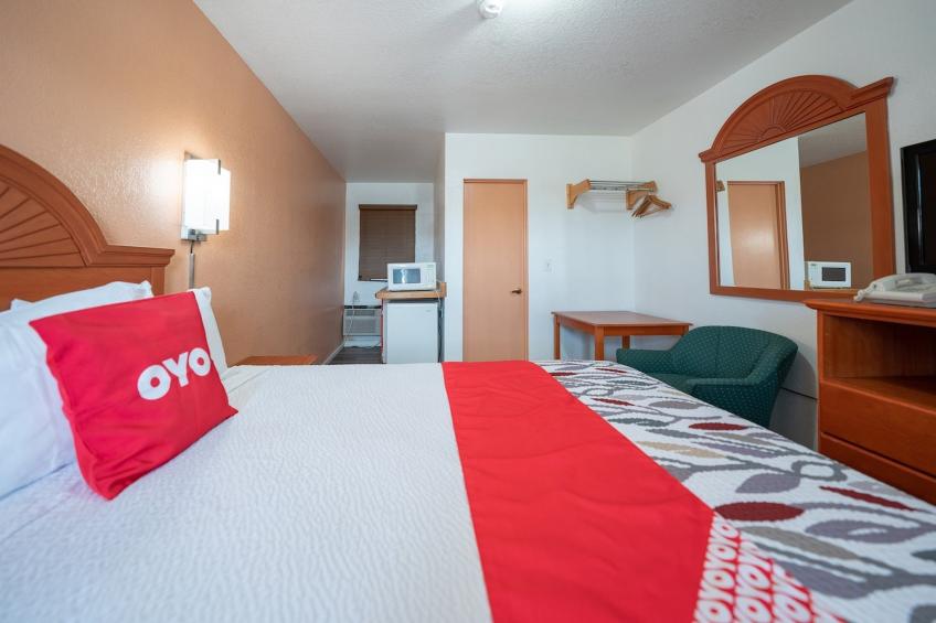 Premium Queen Bed with Kitchenette - foto 24