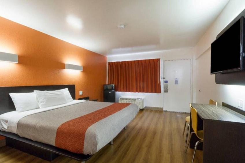 1 King Bed  Non-Smoking - foto 17